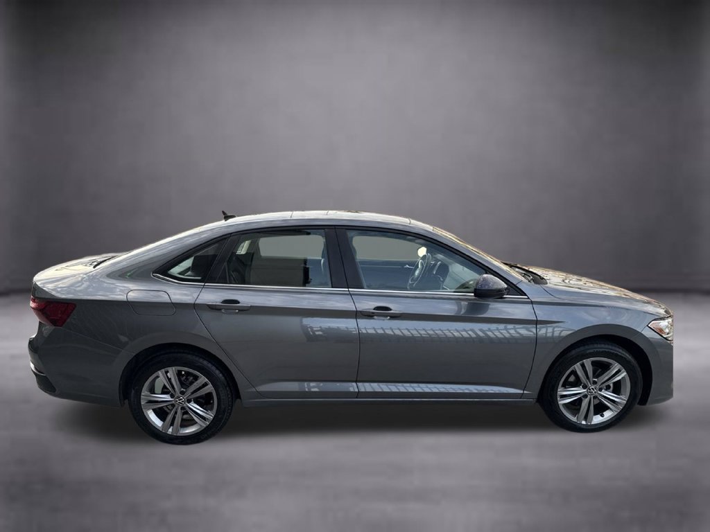 Used 2024 Volkswagen Jetta SE FWD image 9