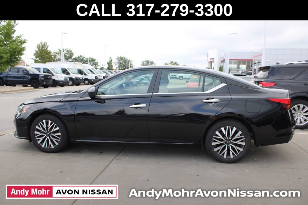 Used 2025 Nissan Altima 2.5 SV FWD image 4