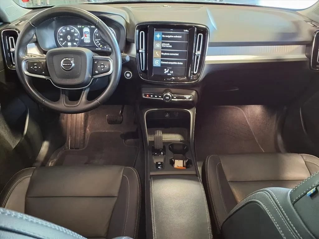 Used 2021 Volvo XC40 T4 Momentum FWD image 16