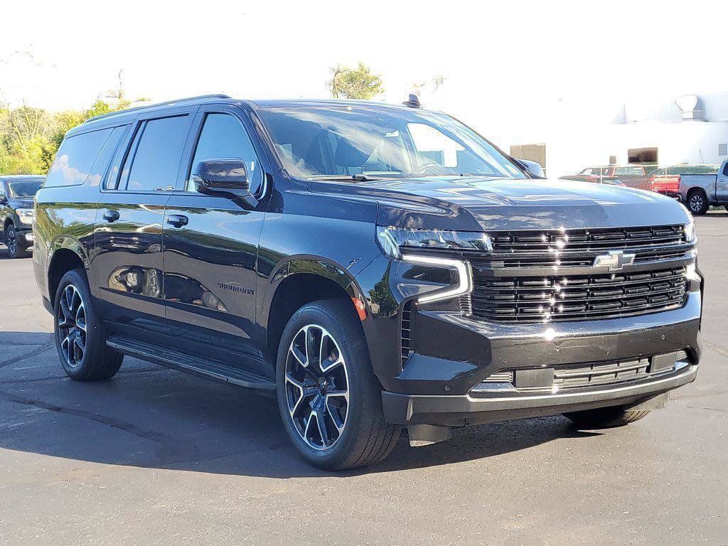 Certified 2023 Chevrolet Suburban RST w/ Luxury Package AWD/4WD image 2