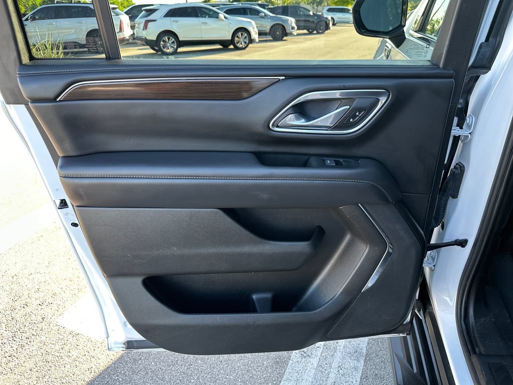 Used 2023 GMC Yukon XL SLE w/ Gmc Pro Safety Plus Package RWD image 32