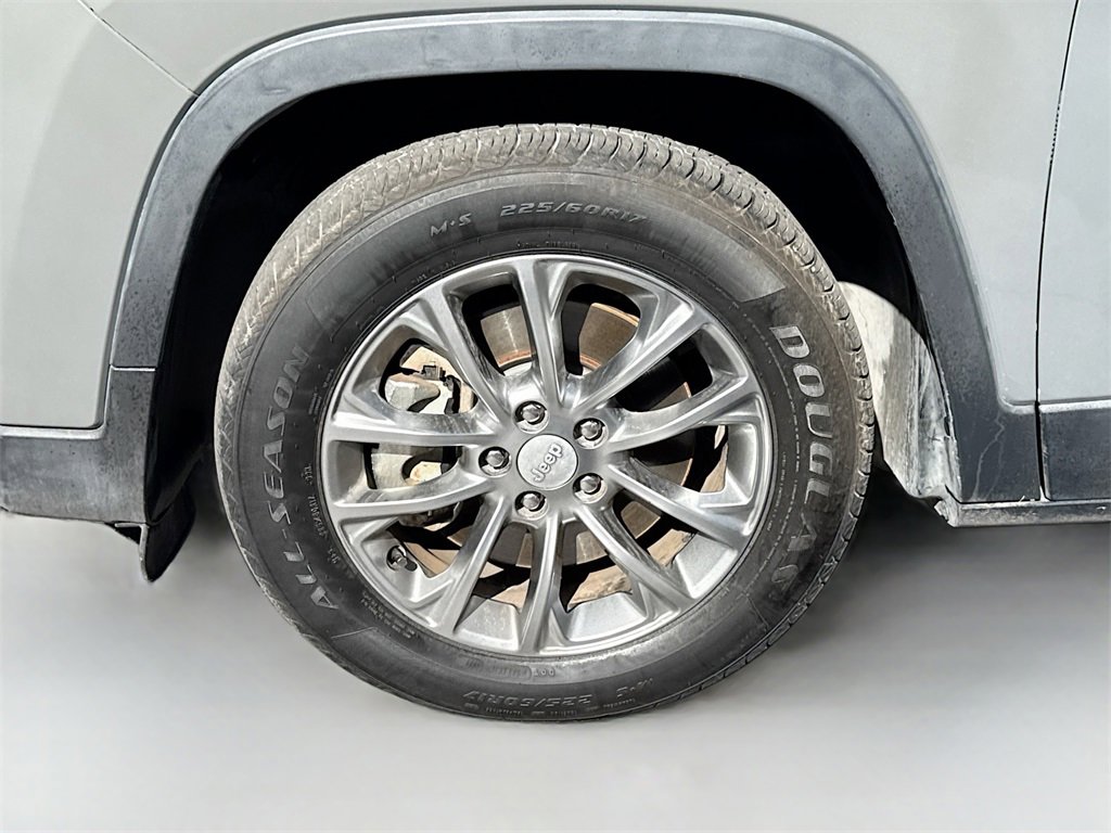 Used 2021 Jeep Cherokee Latitude Lux w/ Comfort/Convenience Group image 29