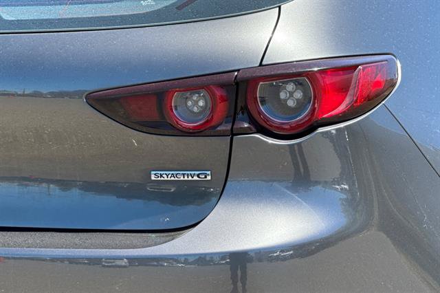 Used 2019 MAZDA MAZDA3 Hatchback w/ Premium Package FWD image 32