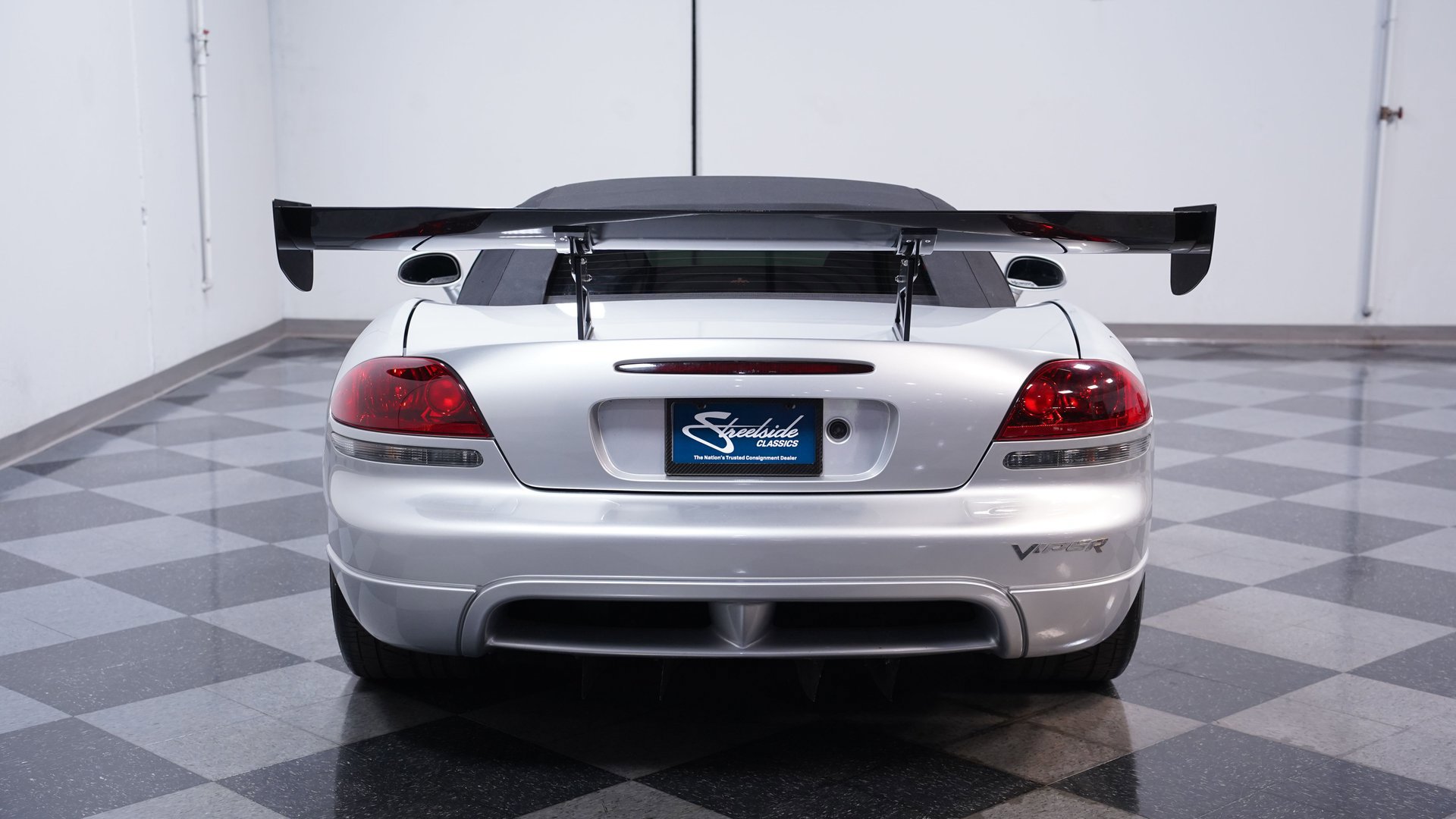 Used 2005 Dodge Viper SRT-10 image 9