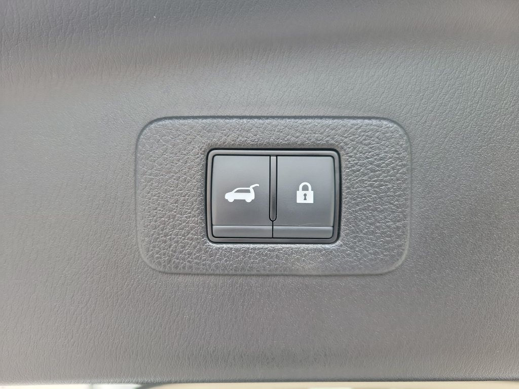 Certified 2023 Nissan Armada SL w/ Captain's Chairs Package RWD image 9