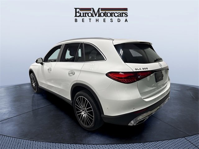 Used 2025 Mercedes-Benz GLC 300 4MATIC image 3