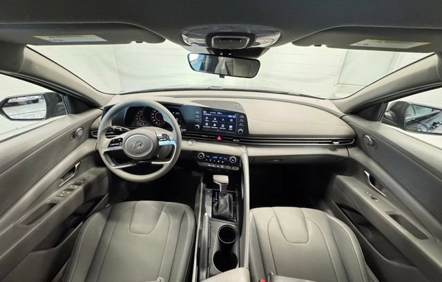 Used 2022 Hyundai Elantra SEL FWD image 11
