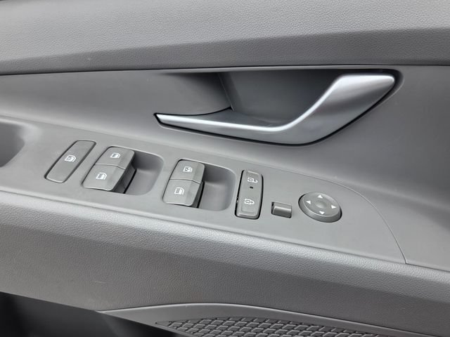 Used 2024 Hyundai Elantra SEL FWD image 32