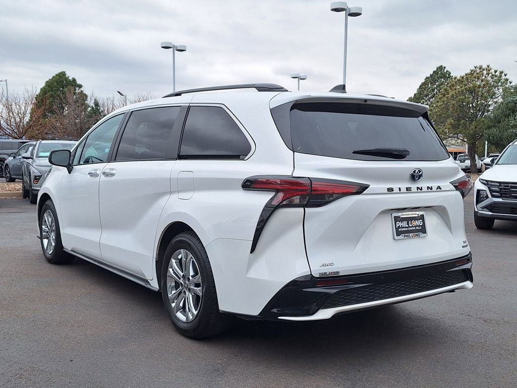 Used 2023 Toyota Sienna XSE w/ XSE Plus Package image 5