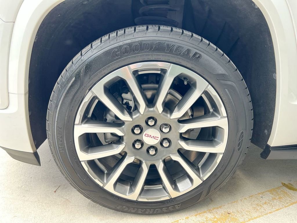 Used 2021 GMC Acadia Denali w/ Denali Technology Package FWD image 9