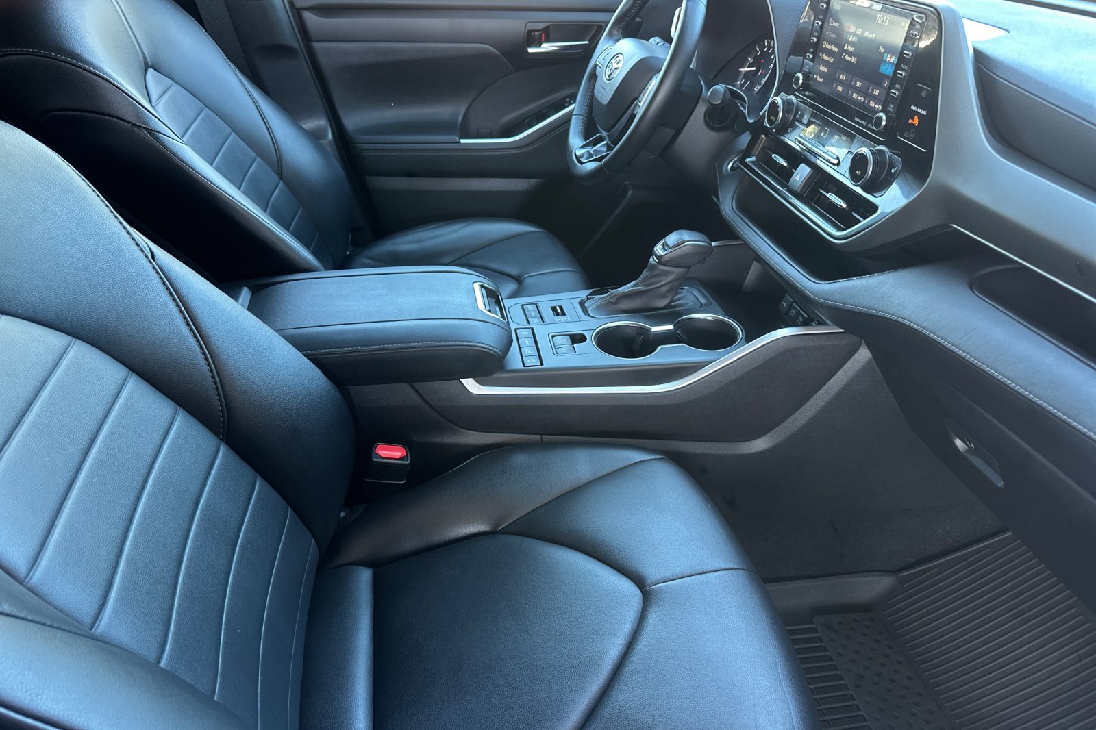 Used 2021 Toyota Highlander XLE image 16