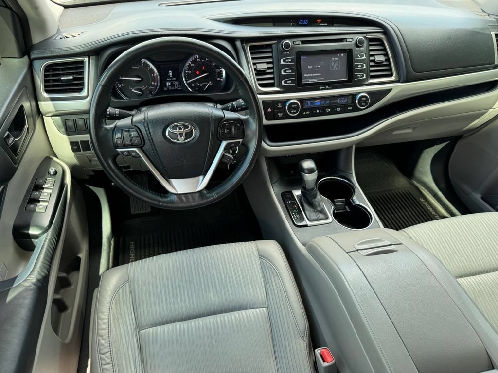 Used 2014 Toyota Highlander Plus w/ Preferred Accessory Package AWD/4WD image 11