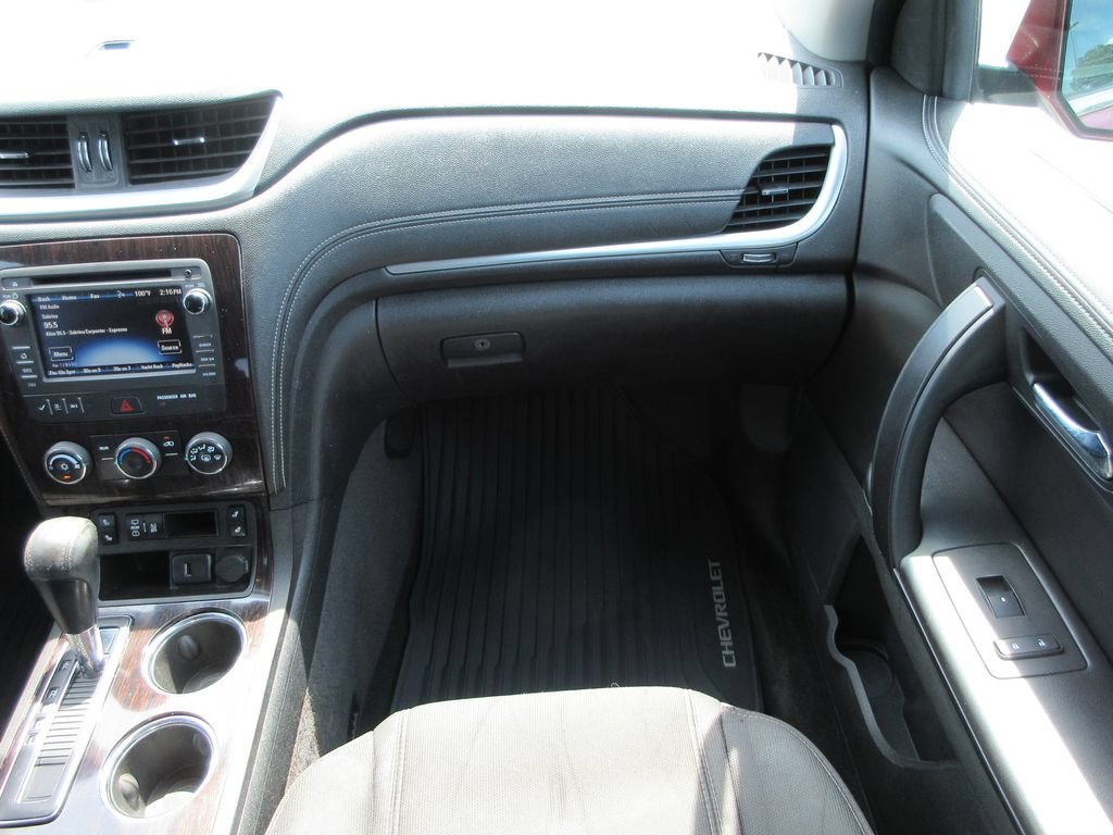 Used 2017 Chevrolet Traverse LT w/ Style and Technology Package FWD image 16