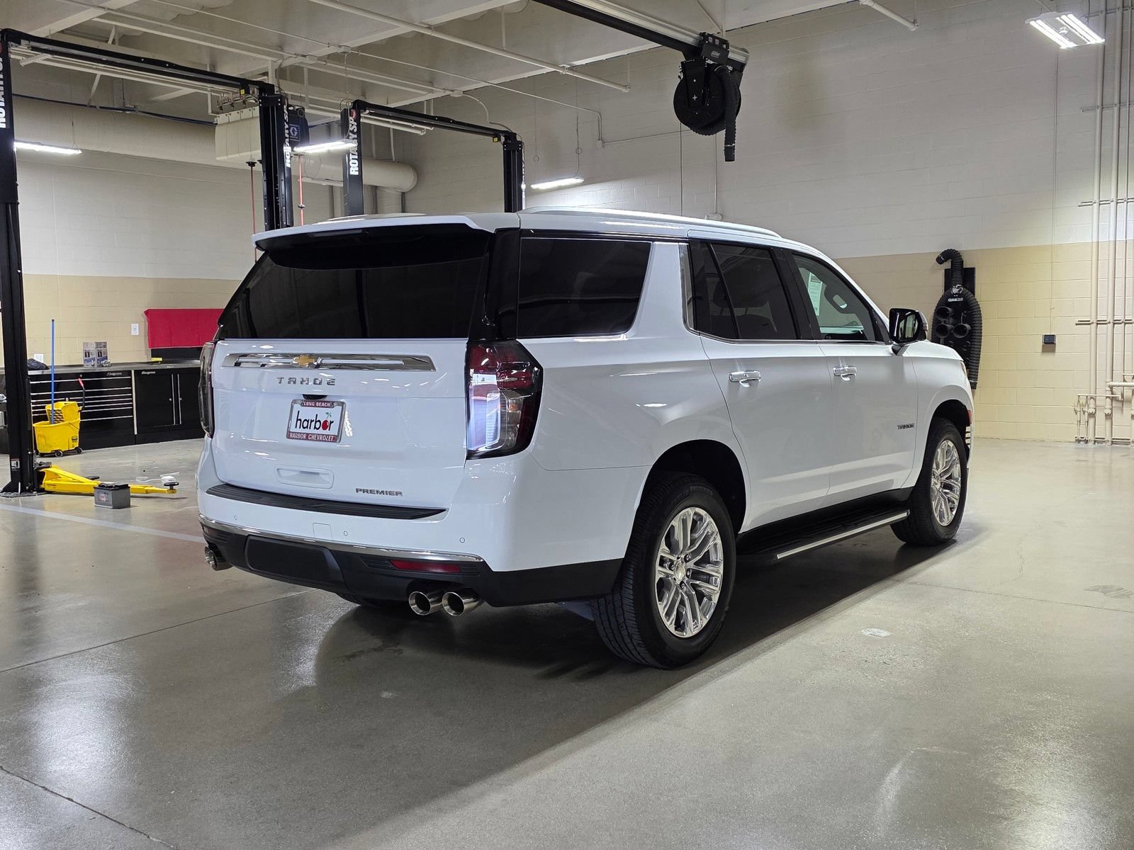 Used 2023 Chevrolet Tahoe Premier AWD/4WD image 7