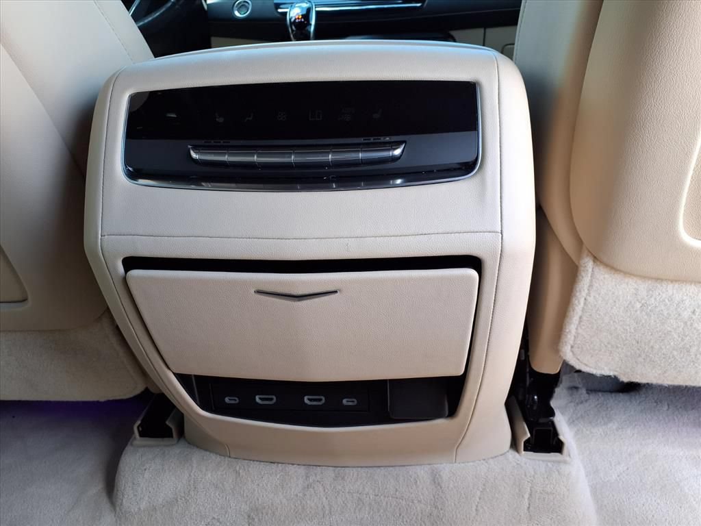 Used 2024 Cadillac Escalade Premium Luxury AWD/4WD image 16