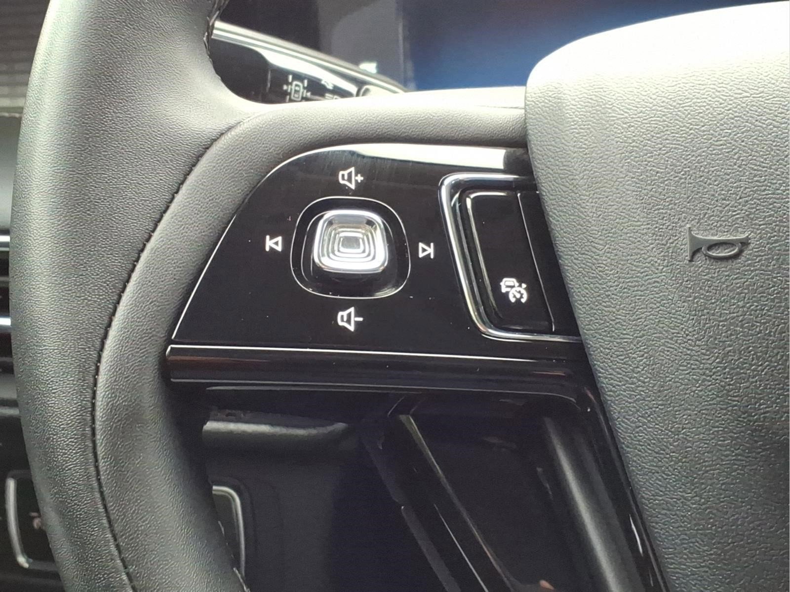Used 2024 Lincoln Corsair AWD w/ Equipment Group 101A image 15
