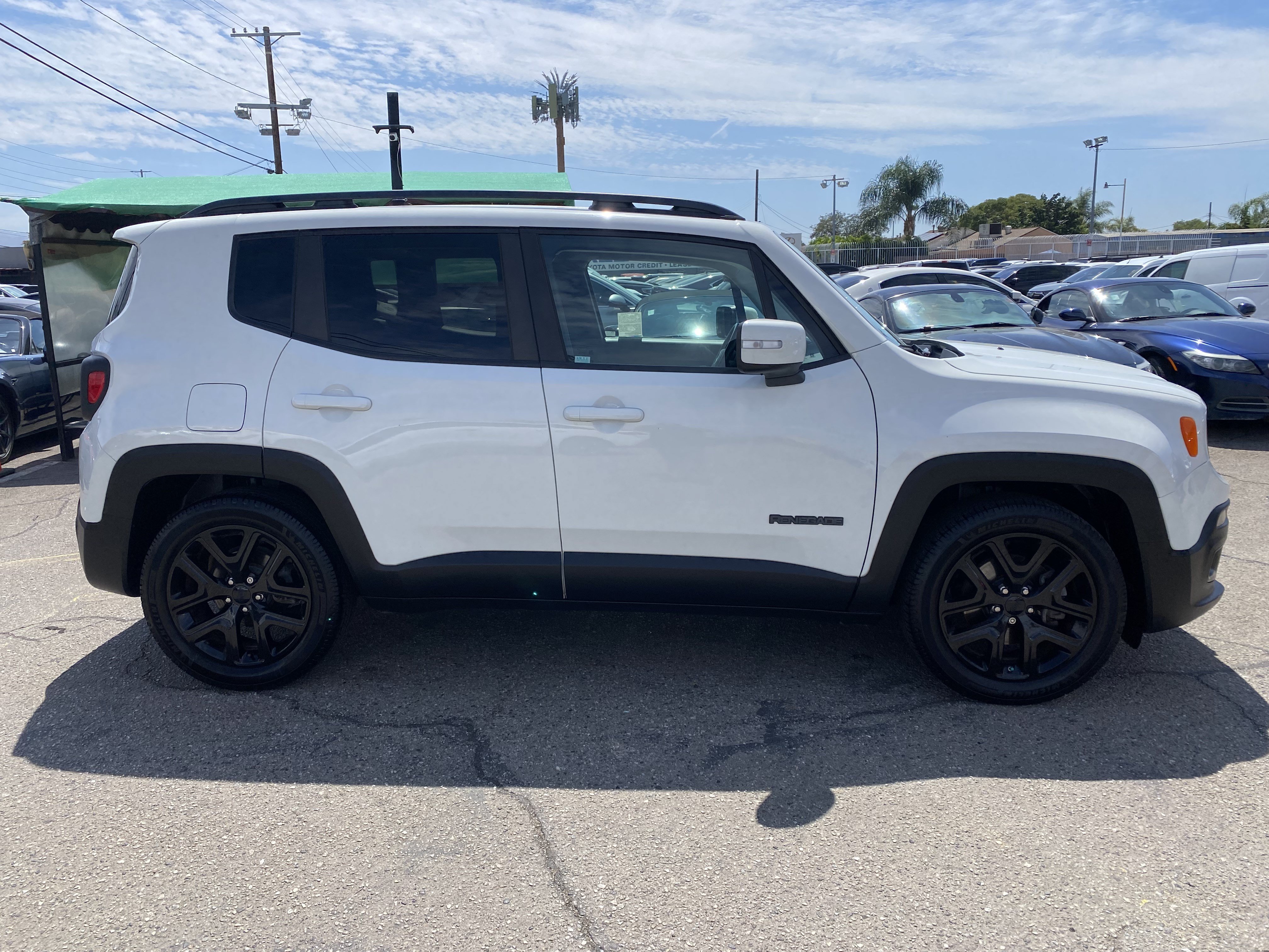 Used 2018 Jeep Renegade Altitude w/ UConnect 8.4 Nav Group FWD image 8