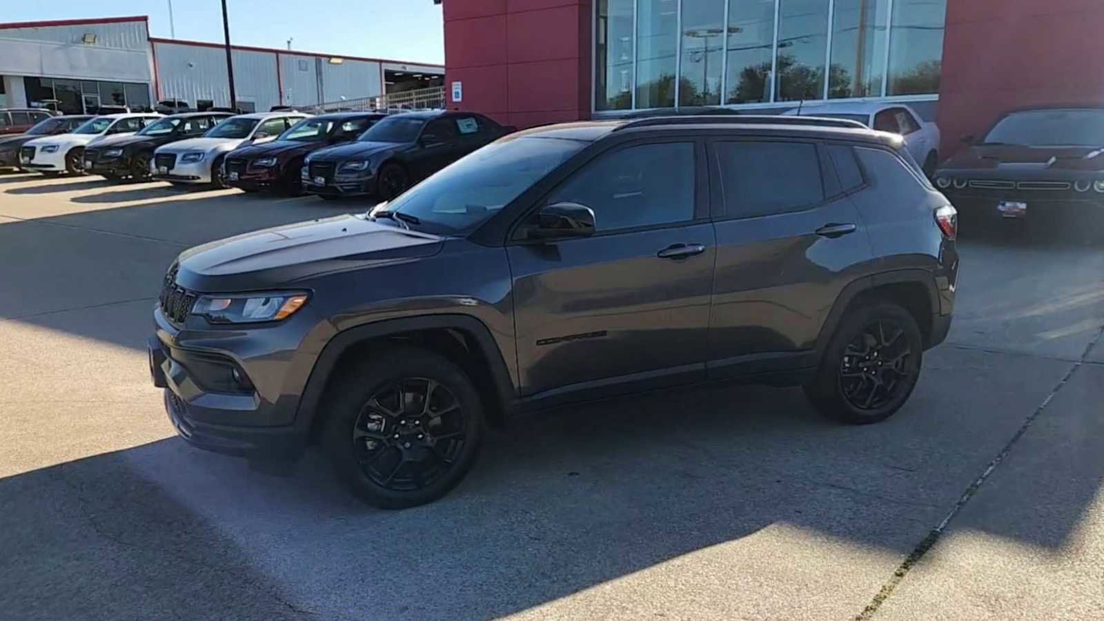 Used 2024 Jeep Compass Latitude w/ Convenience Group image 4