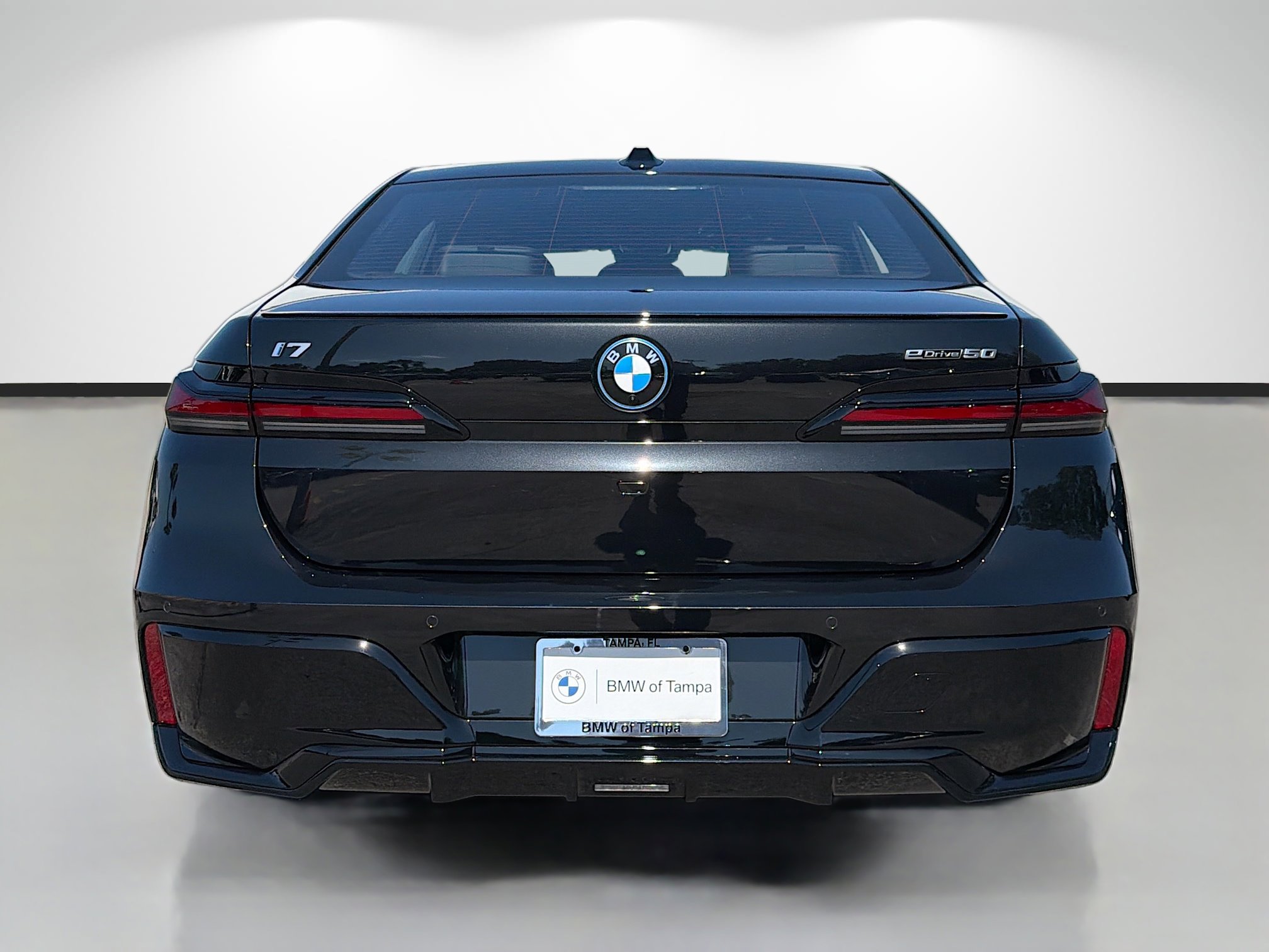 Used 2026 BMW i7 eDrive50 w/ M Sport Package RWD image 4