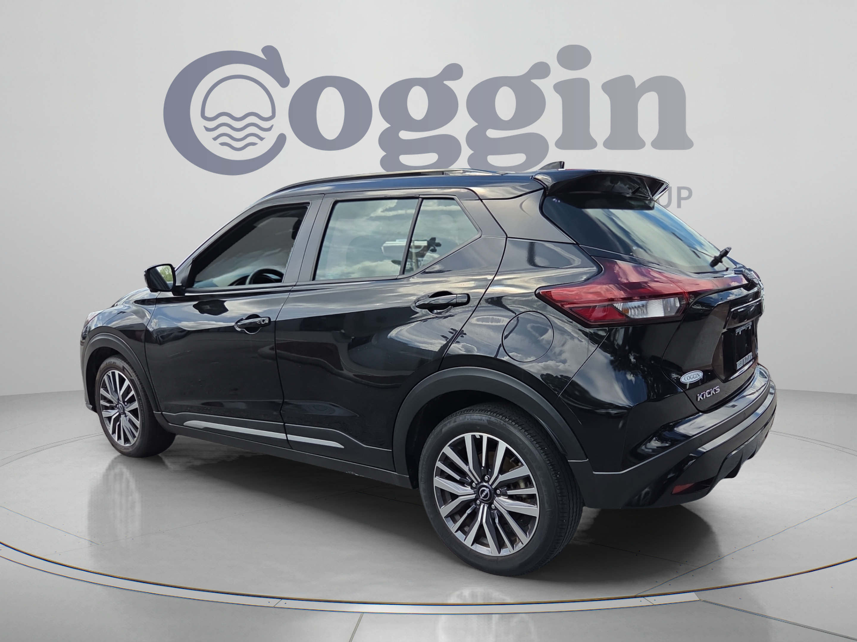 Used 2024 Nissan Kicks SR FWD image 3