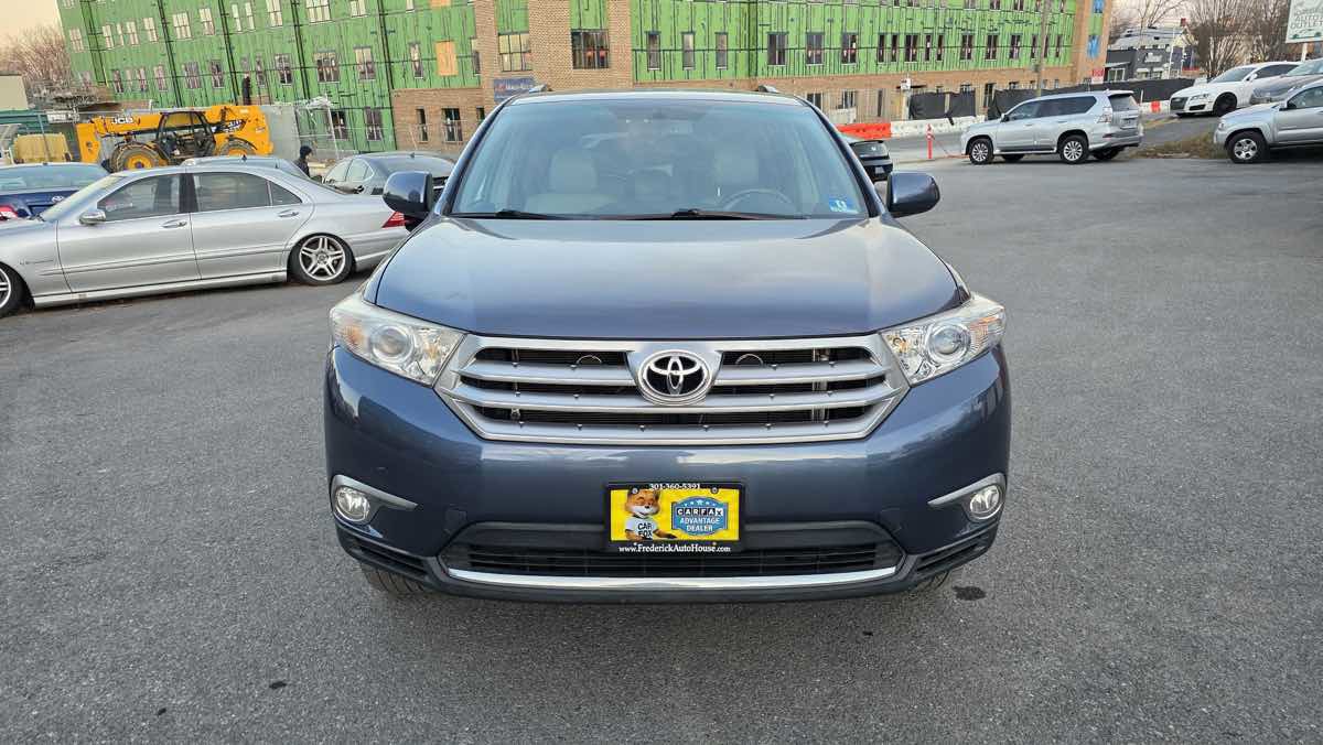 Used 2012 Toyota Highlander SE w/ Tow Pkg image 2
