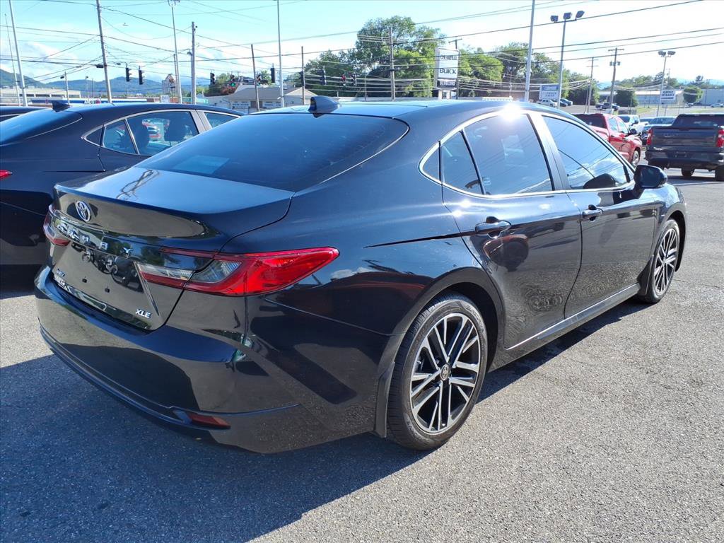 Used 2025 Toyota Camry XLE FWD image 3