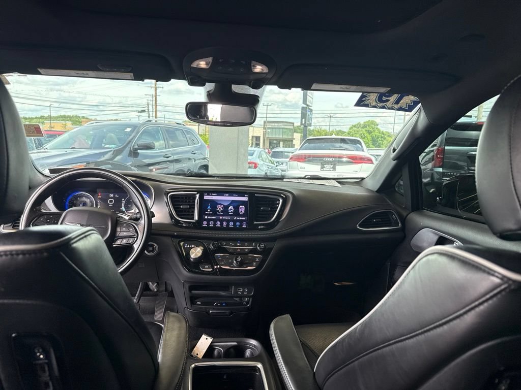 Used 2019 Chrysler Pacifica Limited w/ Advanced Safetytec Group FWD image 18
