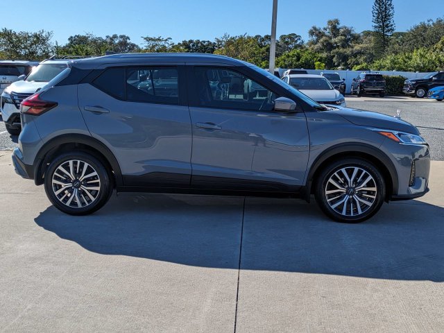 Used 2022 Nissan Kicks SV FWD image 3