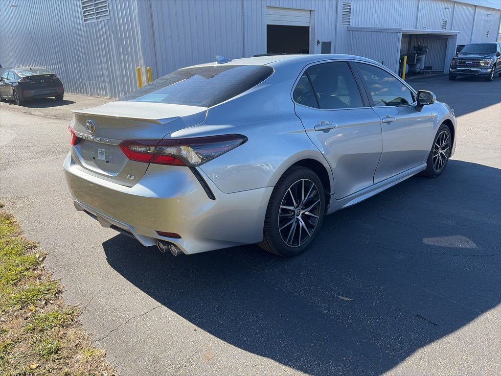 Used 2023 Toyota Camry SE image 7
