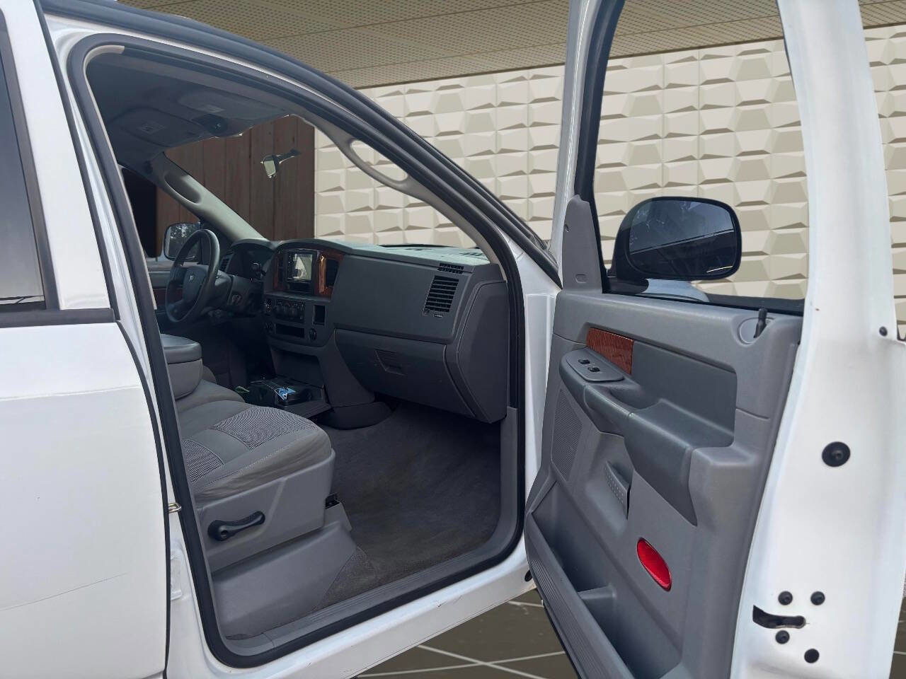 Used 2006 Dodge Ram 1500 Truck SLT image 13