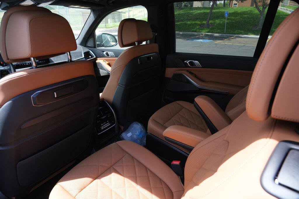 Used 2027 BMW X7 xDrive40i w/ M Sport Package AWD/4WD image 14