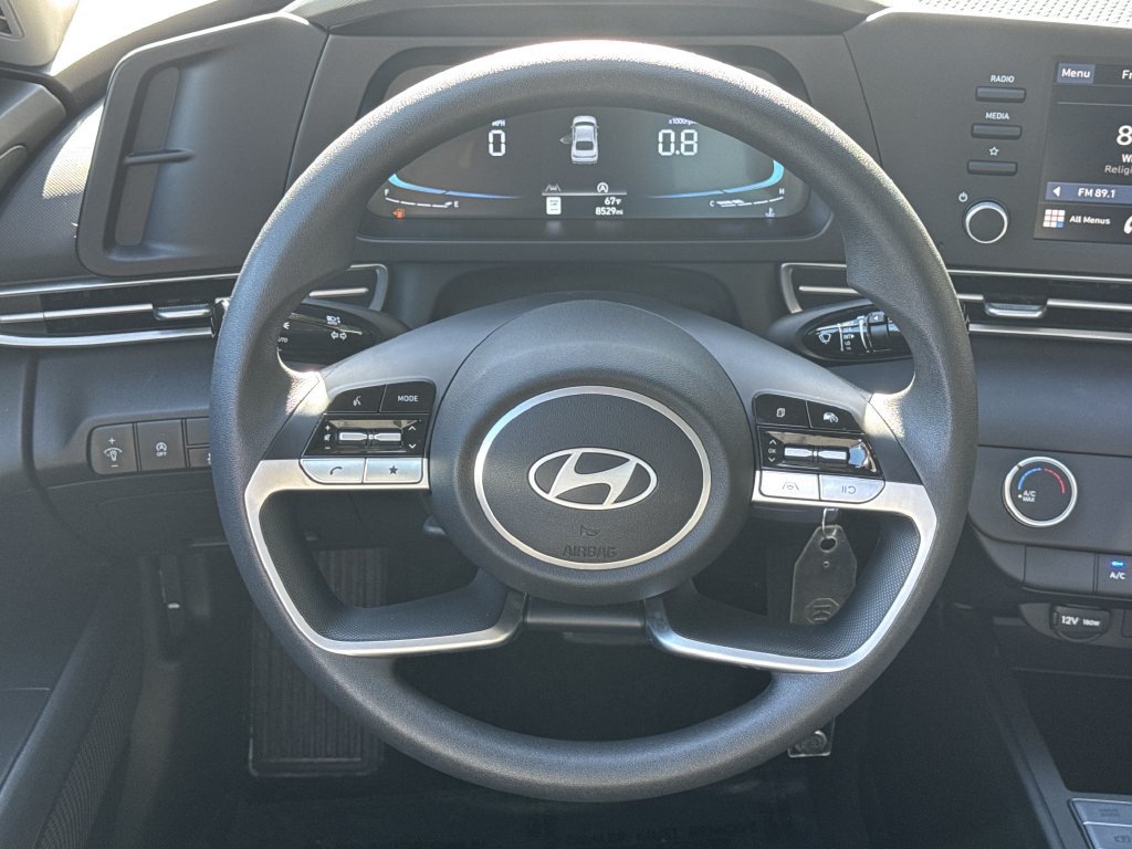 Used 2025 Hyundai Elantra SE FWD image 23