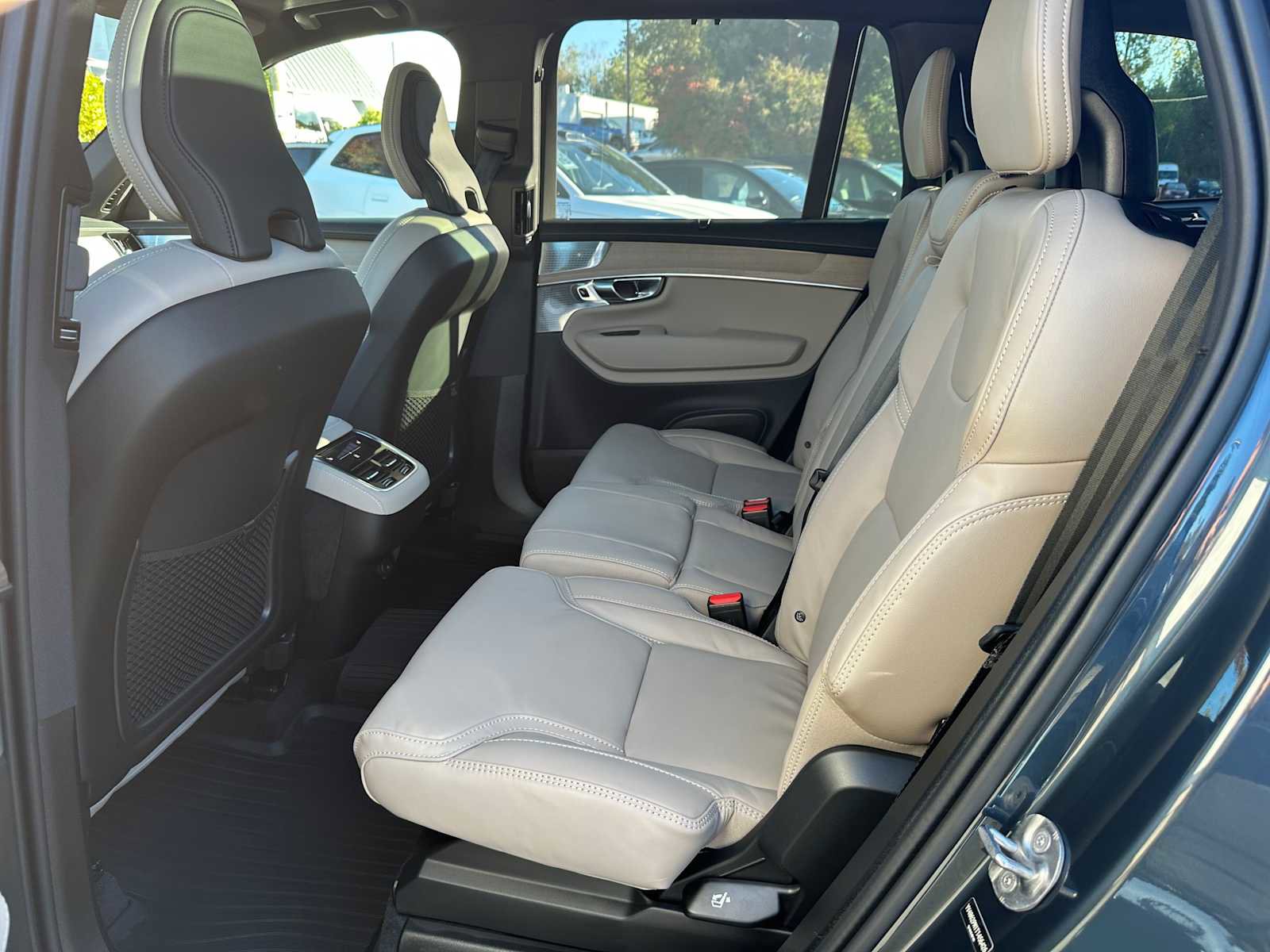 New 2026 Volvo XC90 B6 Ultra w/ Protection Package image 15