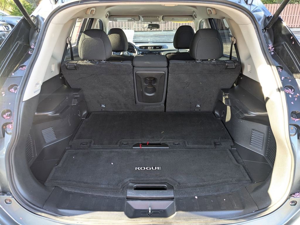 Used 2017 Nissan Rogue SV AWD/4WD image 10