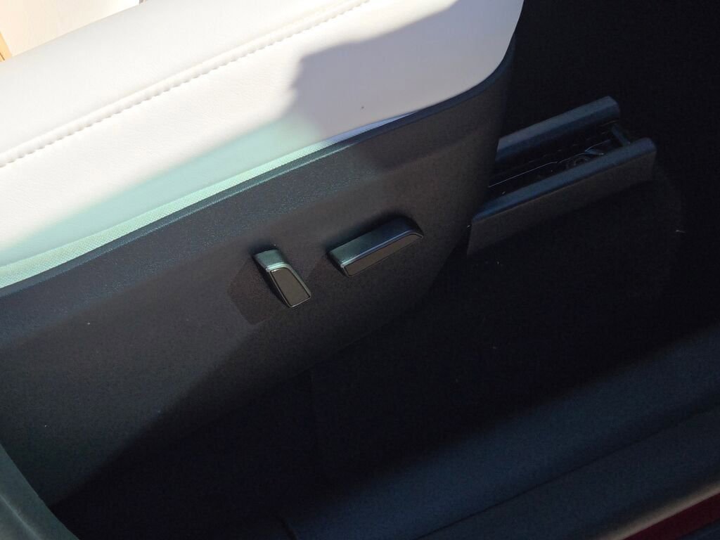 Used 2025 Tesla Model Y Performance image 21