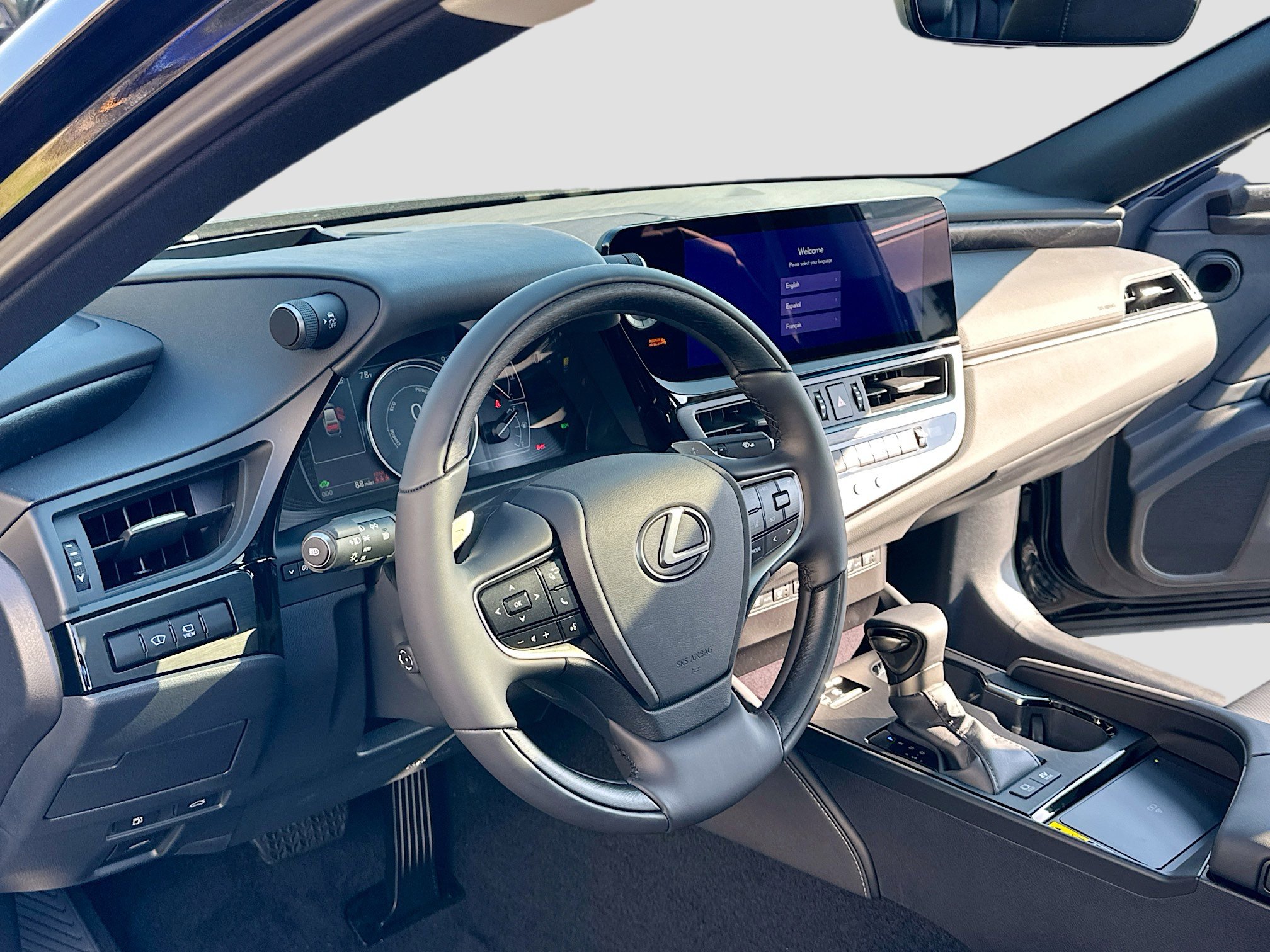 New 2025 Lexus ES 300h Ultra Luxury image 4
