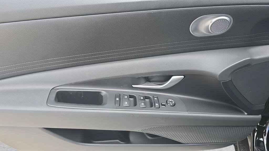 New 2026 Hyundai Elantra SE FWD image 16