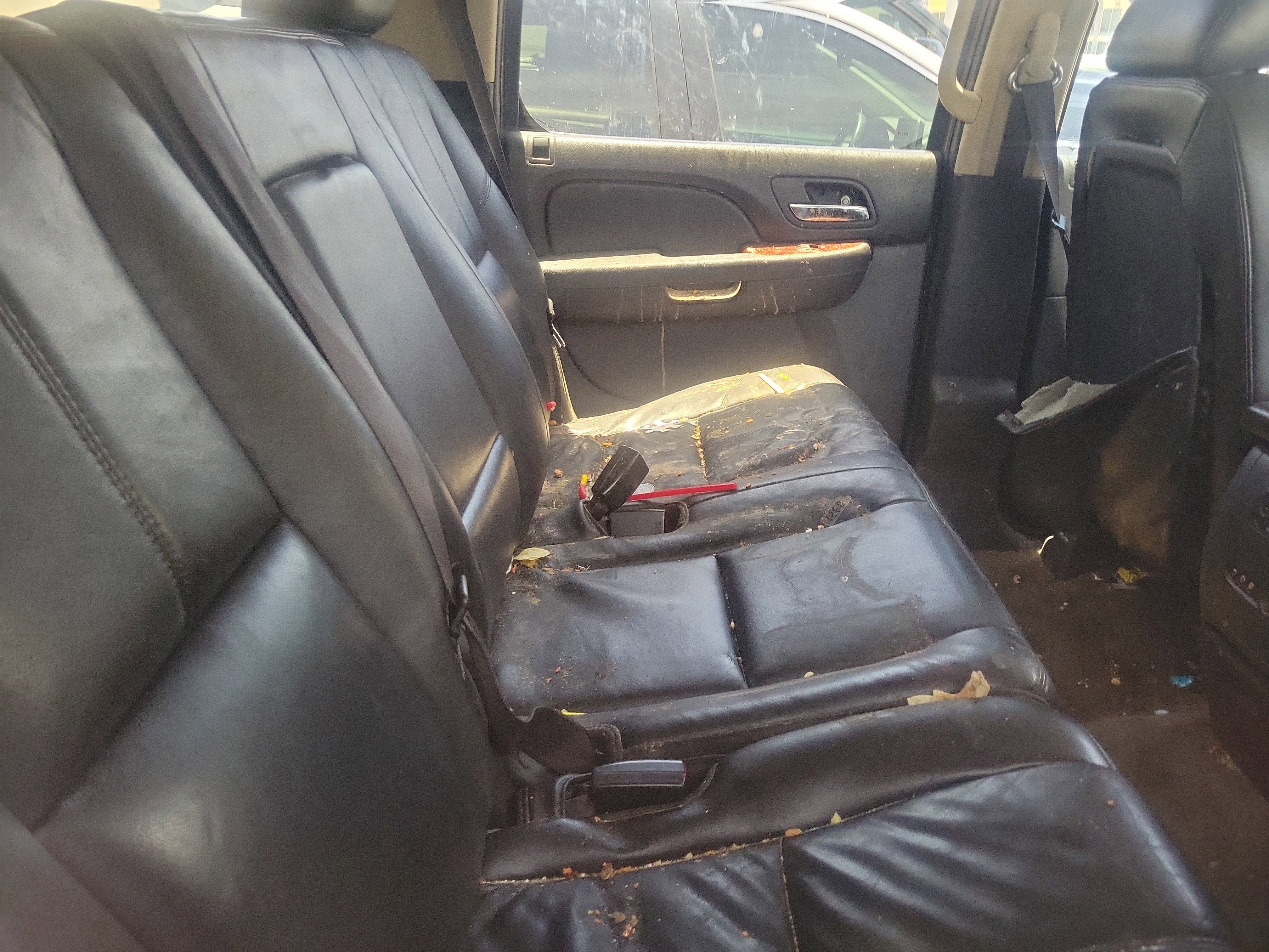 Used 2011 Chevrolet Suburban LT RWD image 11