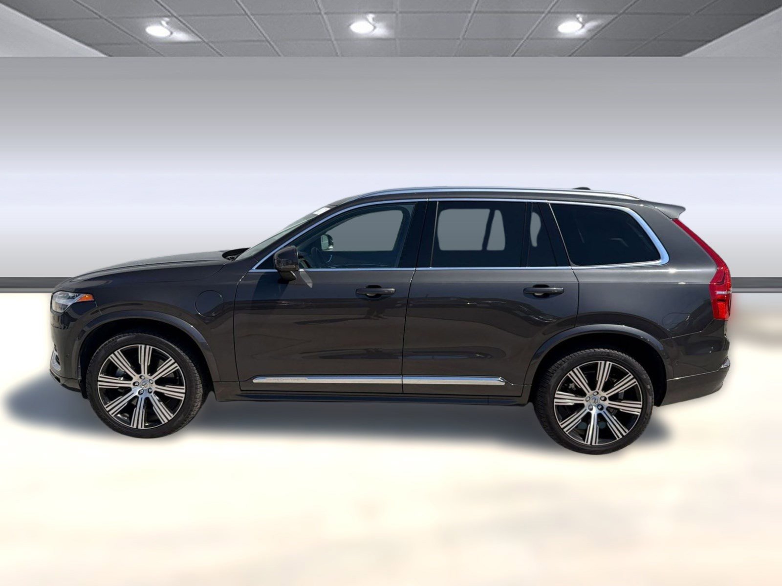 Used 2024 Volvo XC90 T8 Plus w/ Protection Package Premier AWD/4WD image 2