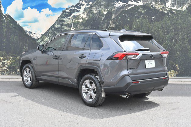 Certified 2022 Toyota RAV4 XLE w/ Convenience Package FWD image 9