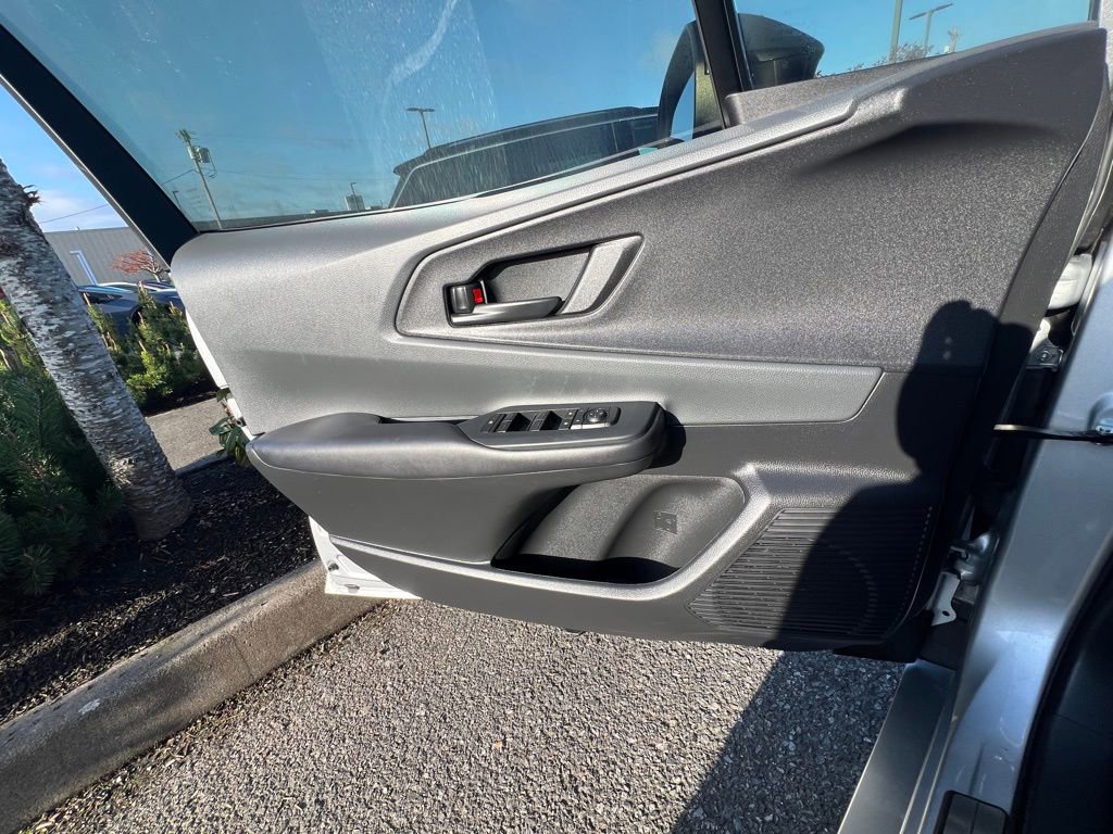 Used 2025 Toyota Prius LE image 18