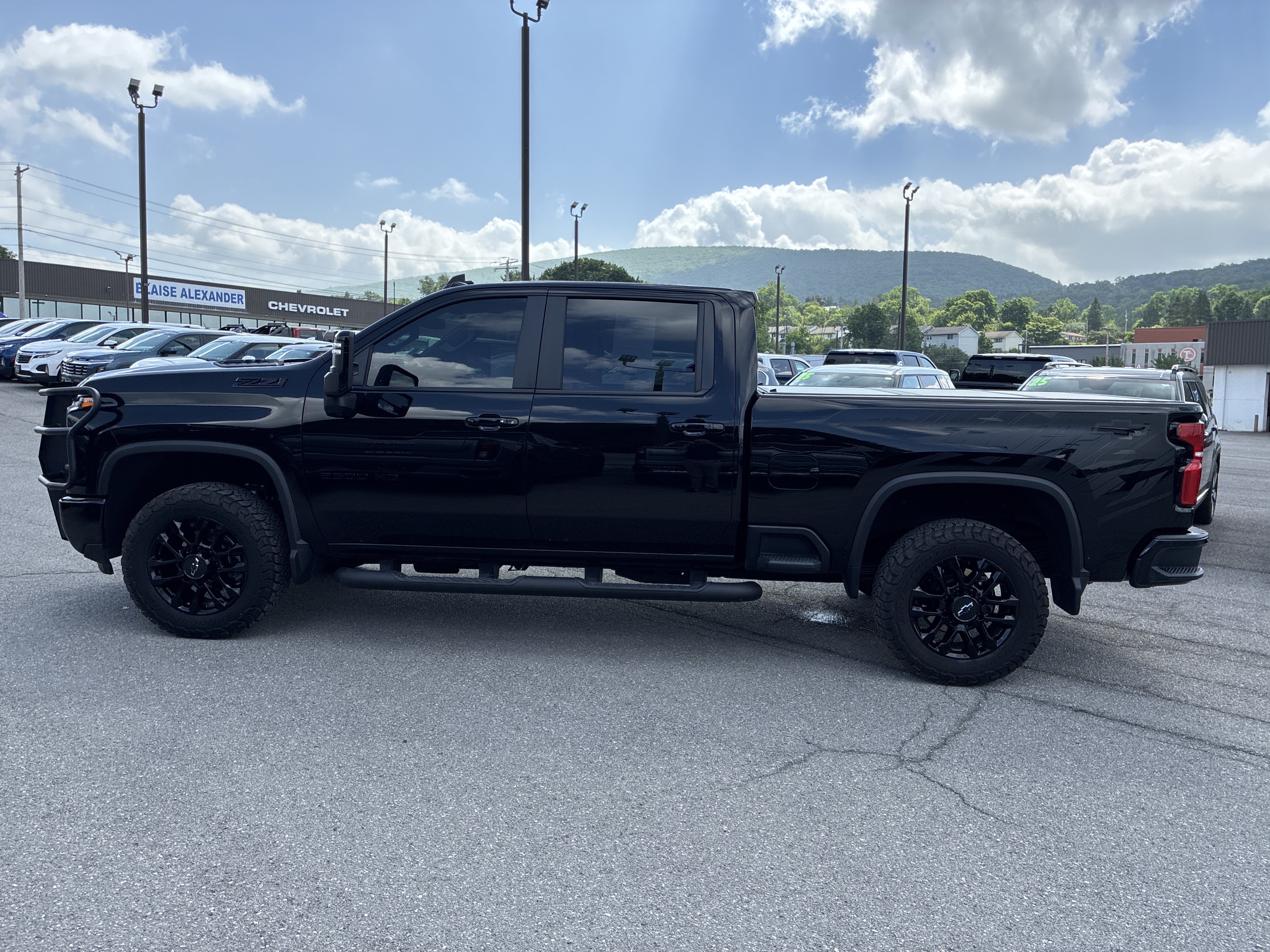Used 2025 Chevrolet Silverado 2500 LT w/ Trail Boss Package AWD/4WD image 6