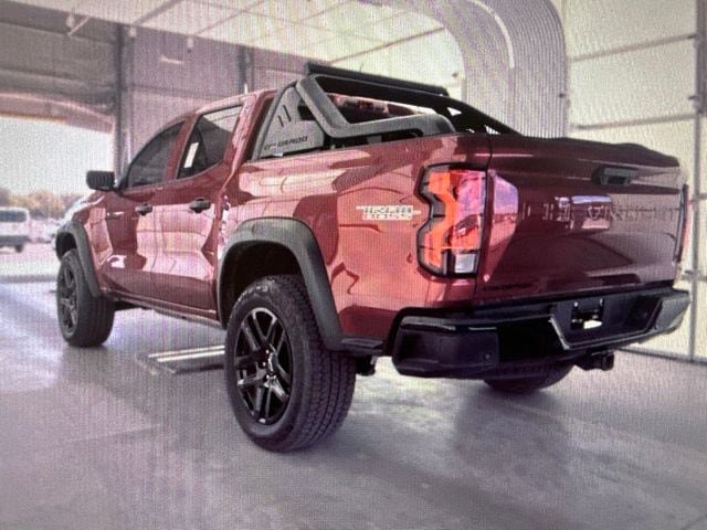 Used 2025 Chevrolet Colorado Trail Boss w/ Midnight Edition AWD/4WD image 8