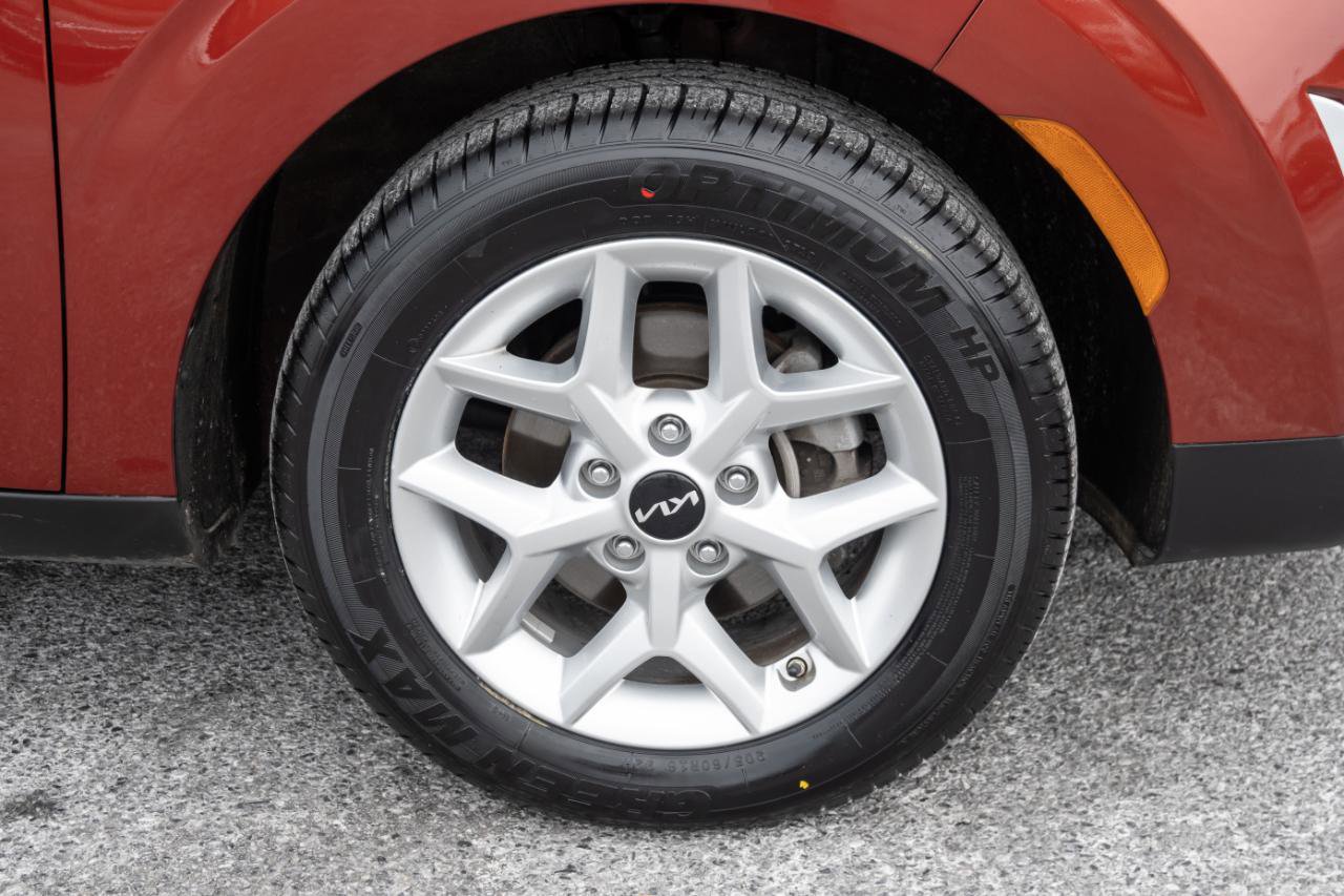 Used 2024 Kia Soul LX w/ Option Group 015 FWD image 13