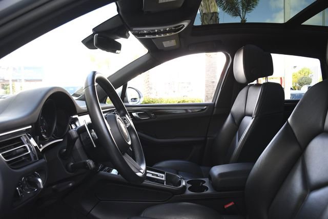 Used 2024 Porsche Macan w/ Premium Plus Package AWD/4WD image 23