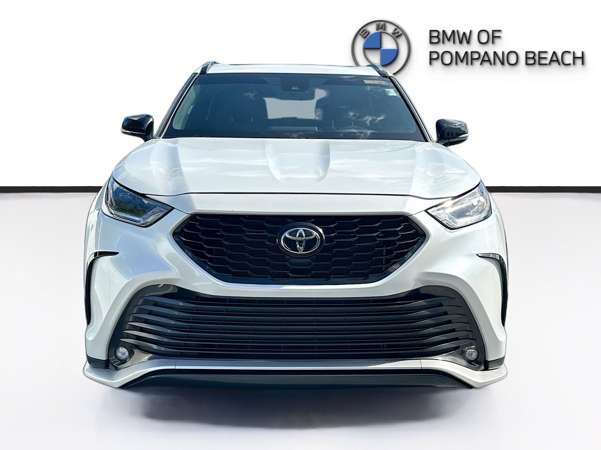 Used 2023 Toyota Highlander XSE image 2