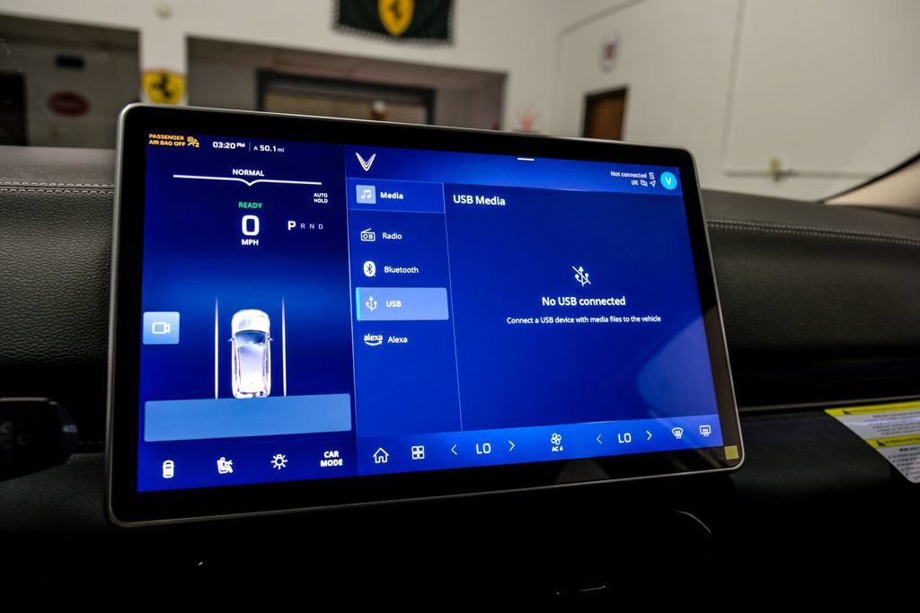 Used 2023 VinFast VF 8 Eco AWD/4WD image 40