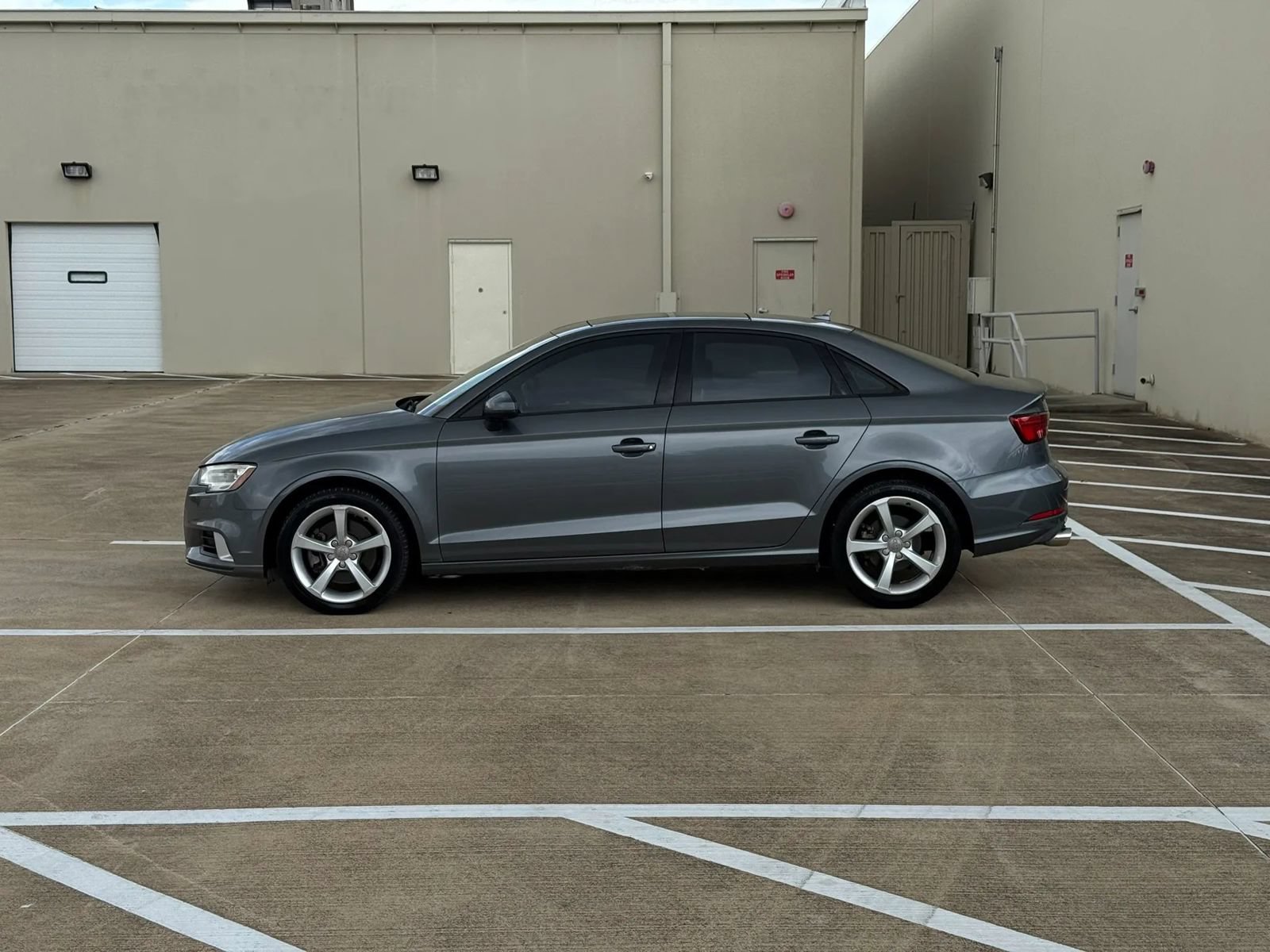 Used 2017 Audi A3 2.0T Premium w/ Convenience Package FWD image 4