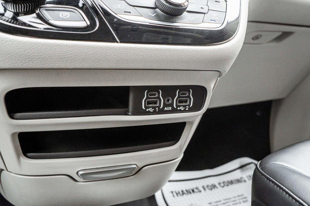 Used 2023 Chrysler Pacifica Touring-L FWD image 21