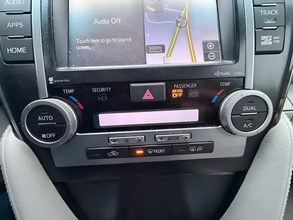 Used 2014 Toyota Camry XLE w/ Leather Package image 23